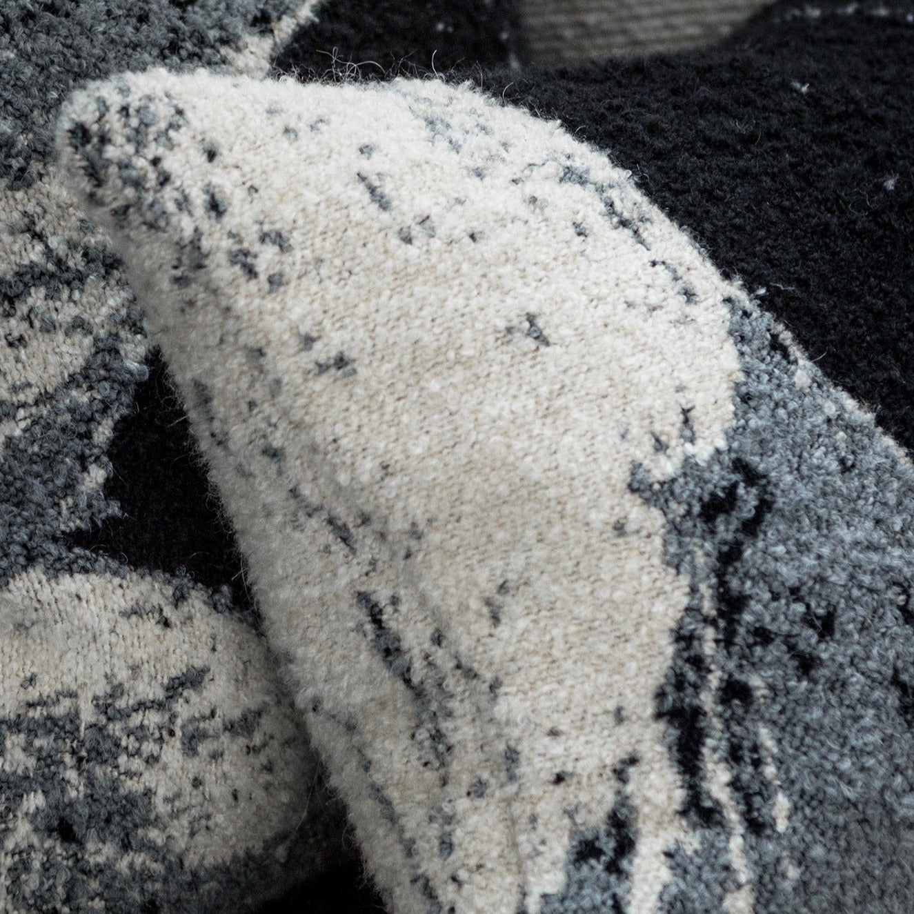 Nero Chevron Cushion - Lumbar