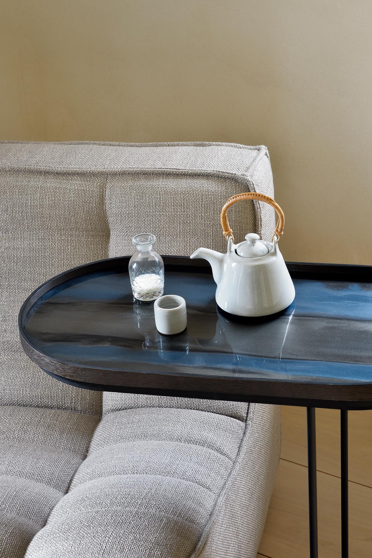 Graphite Organic Glass Tray - Medium
